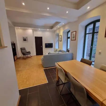 Center Apartment *